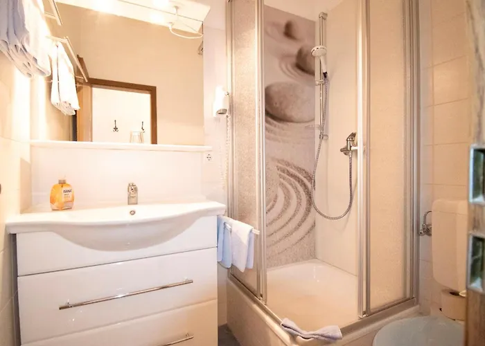 Wilhelma Strandallee 146 Wilhelma 7 *